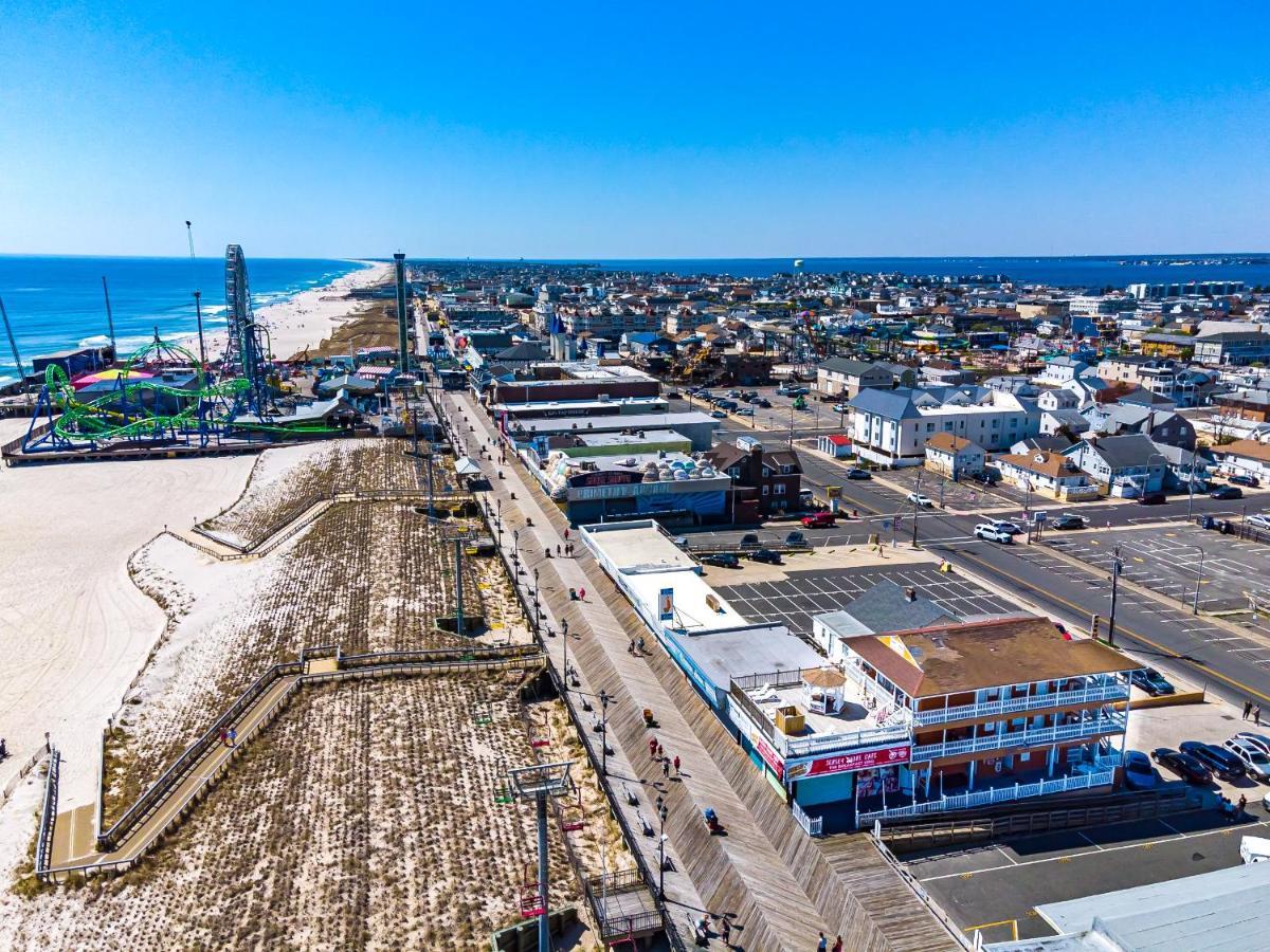 Boardwalk Hotel Charlee & Apartments Beach Hotel Oceanfront 시사이드 헤이츠 외부 사진