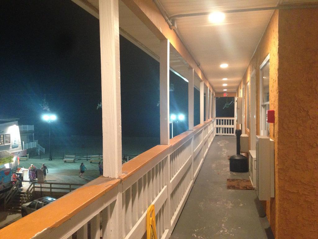 Boardwalk Hotel Charlee & Apartments Beach Hotel Oceanfront 시사이드 헤이츠 외부 사진