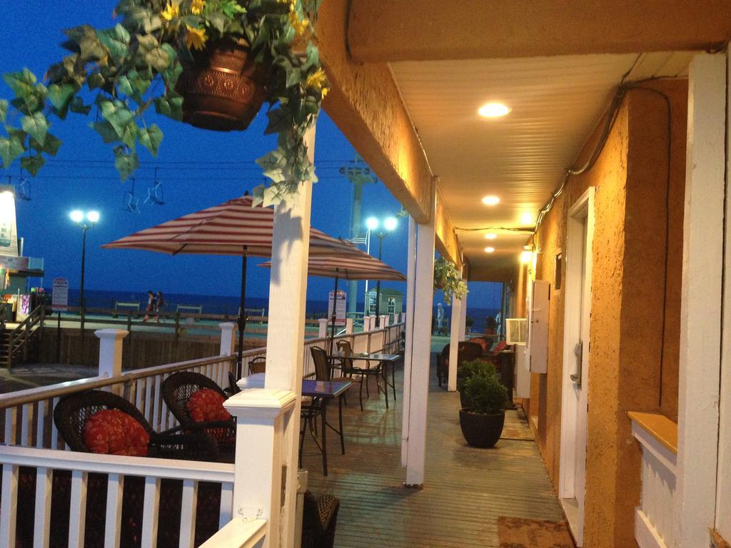 Boardwalk Hotel Charlee & Apartments Beach Hotel Oceanfront 시사이드 헤이츠 외부 사진