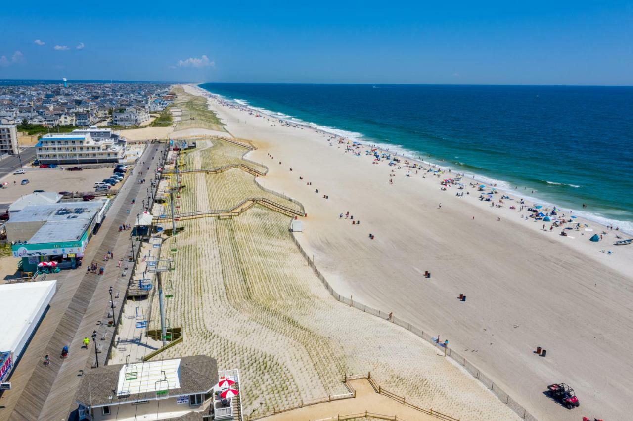 Boardwalk Hotel Charlee & Apartments Beach Hotel Oceanfront 시사이드 헤이츠 외부 사진
