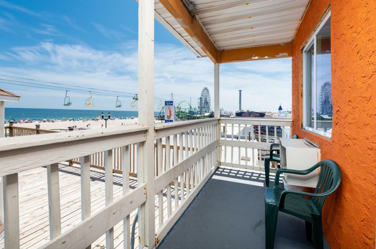 Boardwalk Hotel Charlee & Apartments Beach Hotel Oceanfront 시사이드 헤이츠 외부 사진
